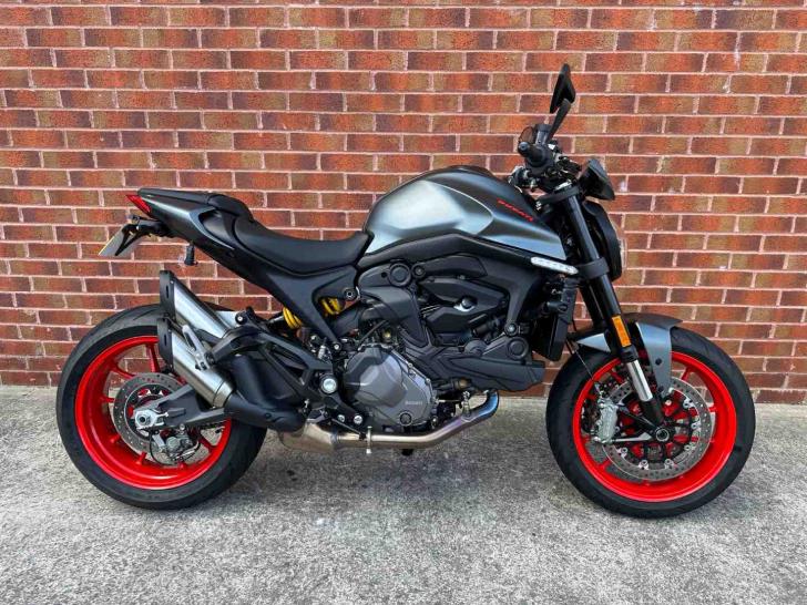 Ducati MONSTER PLUS 