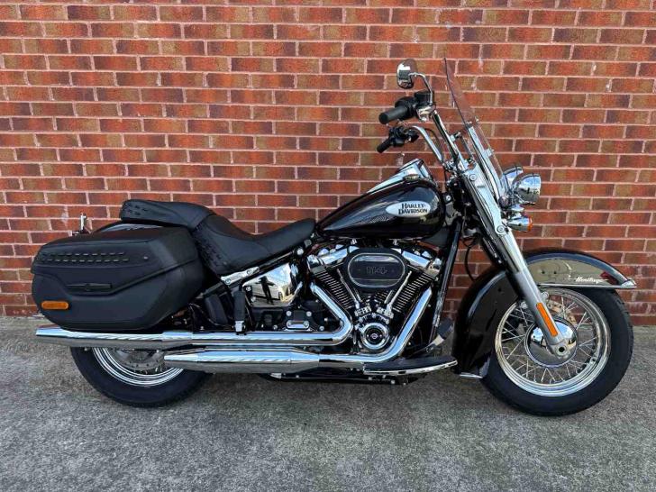 HARLEY-DAVIDSON FLHCS HERITAGE CLASSIC 114 