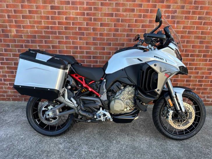 DUCATI MULTISTRADA V4S TRAVEL AND RADAR 