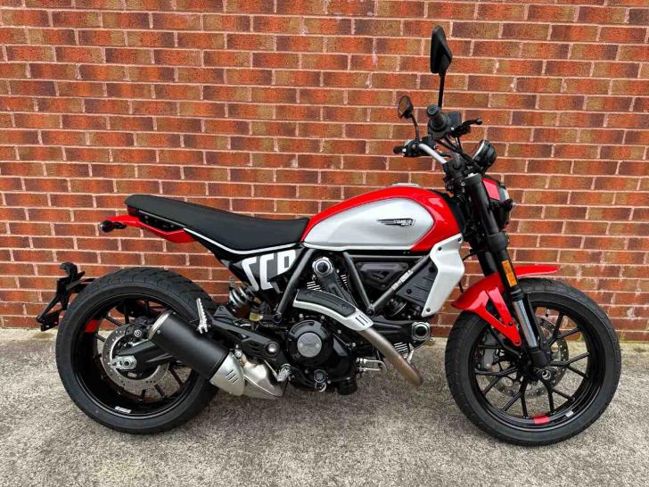 DUCATI SCRAMBLER 800 ICON 