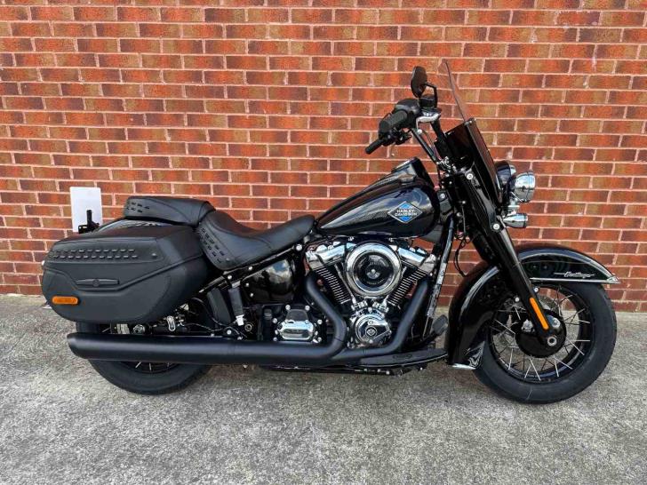 HARLEY-DAVIDSON FLHC HERITAGE CLASSIC 