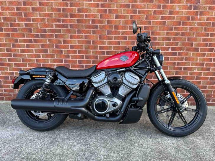 HARLEY-DAVIDSON RH975 NIGHTSTER 