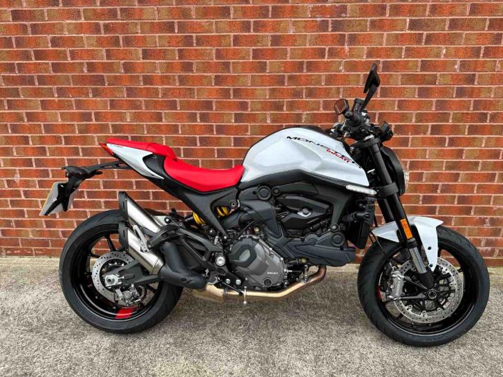 DUCATI MONSTER