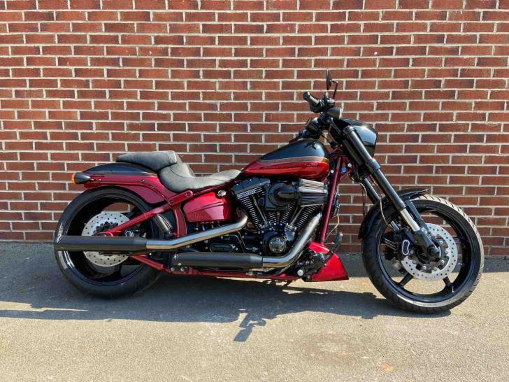 Harley-Davidson PRO STREET BREAKOUT 1801 