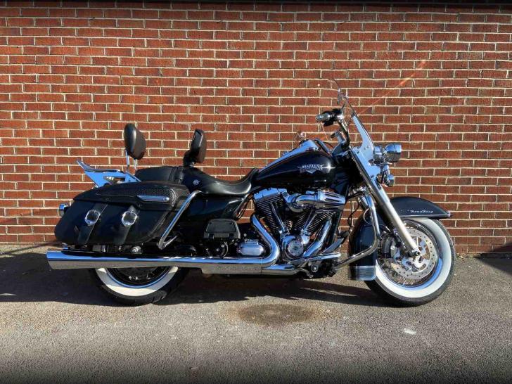 Harley-Davidson FLHRC ROAD KING CL 1690 1 