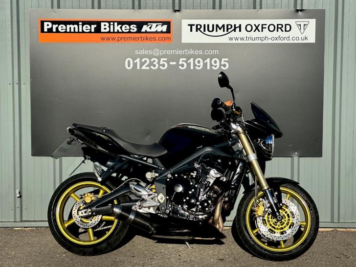 Triumph STREET TRIPLE