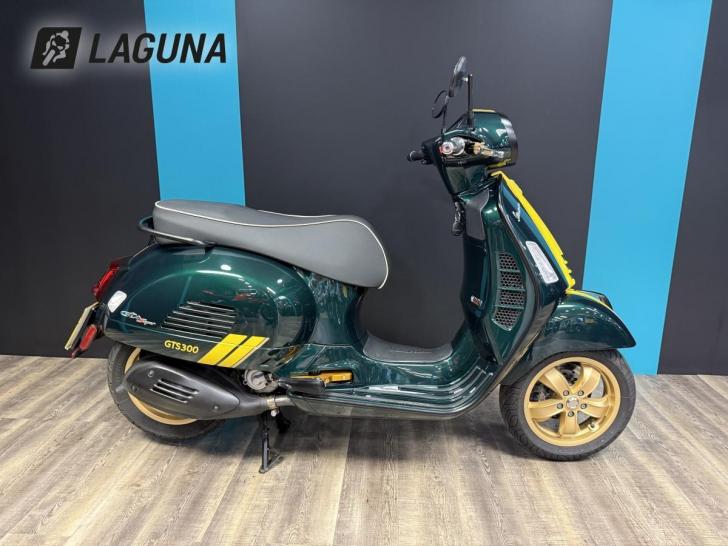 Piaggio VESPA GTS 300 RACING SIXTIES 