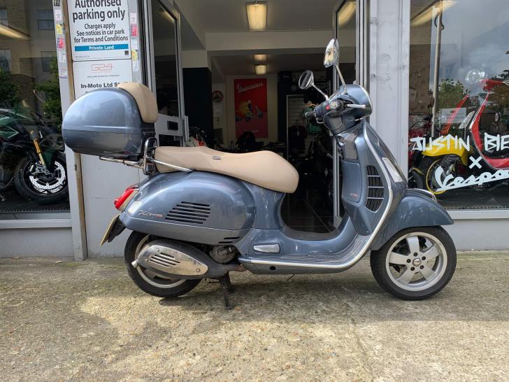 Piaggio VESPA GTS 300 ABS SCOOTER