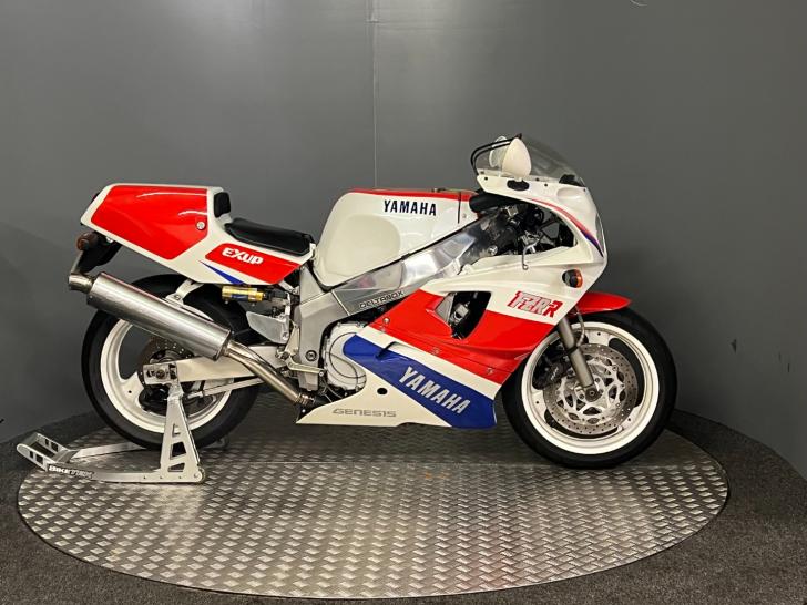 Yamaha FZR750R OW-01