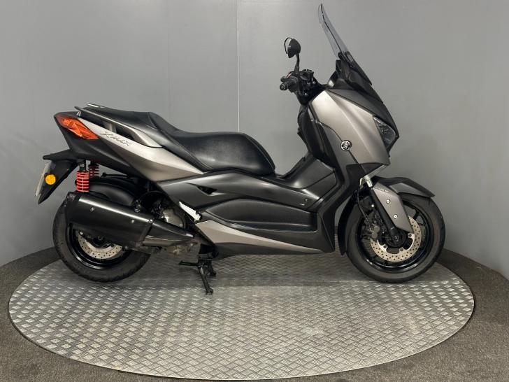 Yamaha XMAX 300