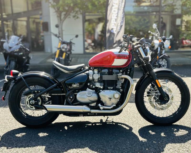 Triumph BOBBER 12 BONNEVILLE BOBBER 