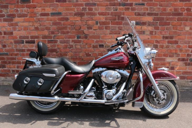 Harley-Davidson TOURING FLHRC ROAD KING CLASSIC