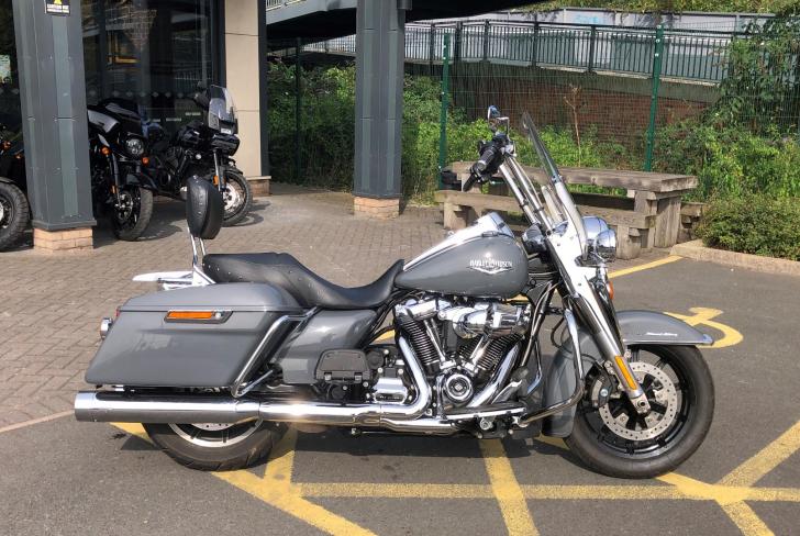 Harley-Davidson TOURING FLHR ROAD KING