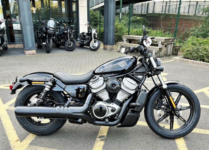 HARLEY-DAVIDSON NIGHTSTER 975